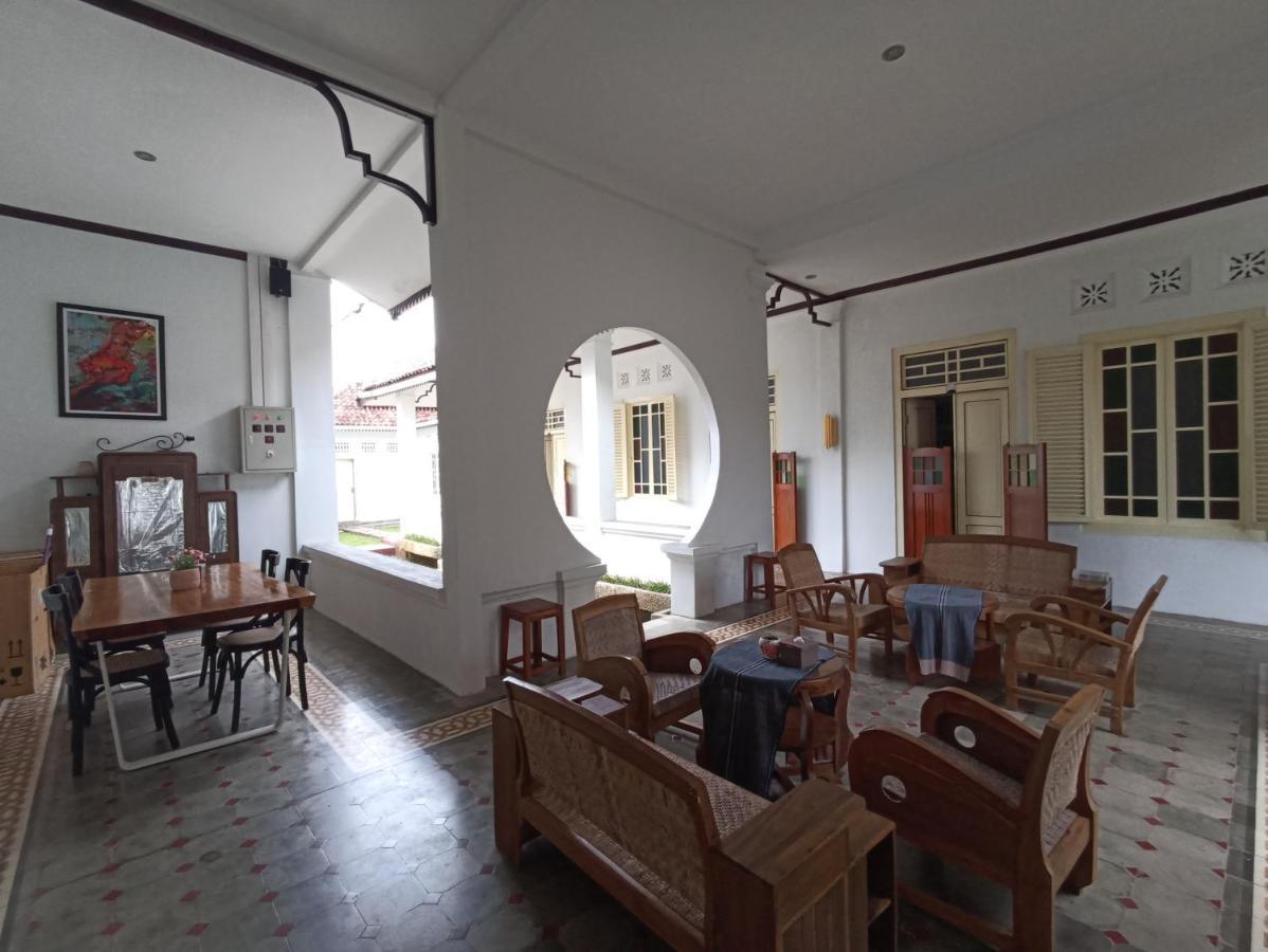 Mruyung Guest House Kota Lama Banyumas Mitra Reddoorz Zewnętrze zdjęcie