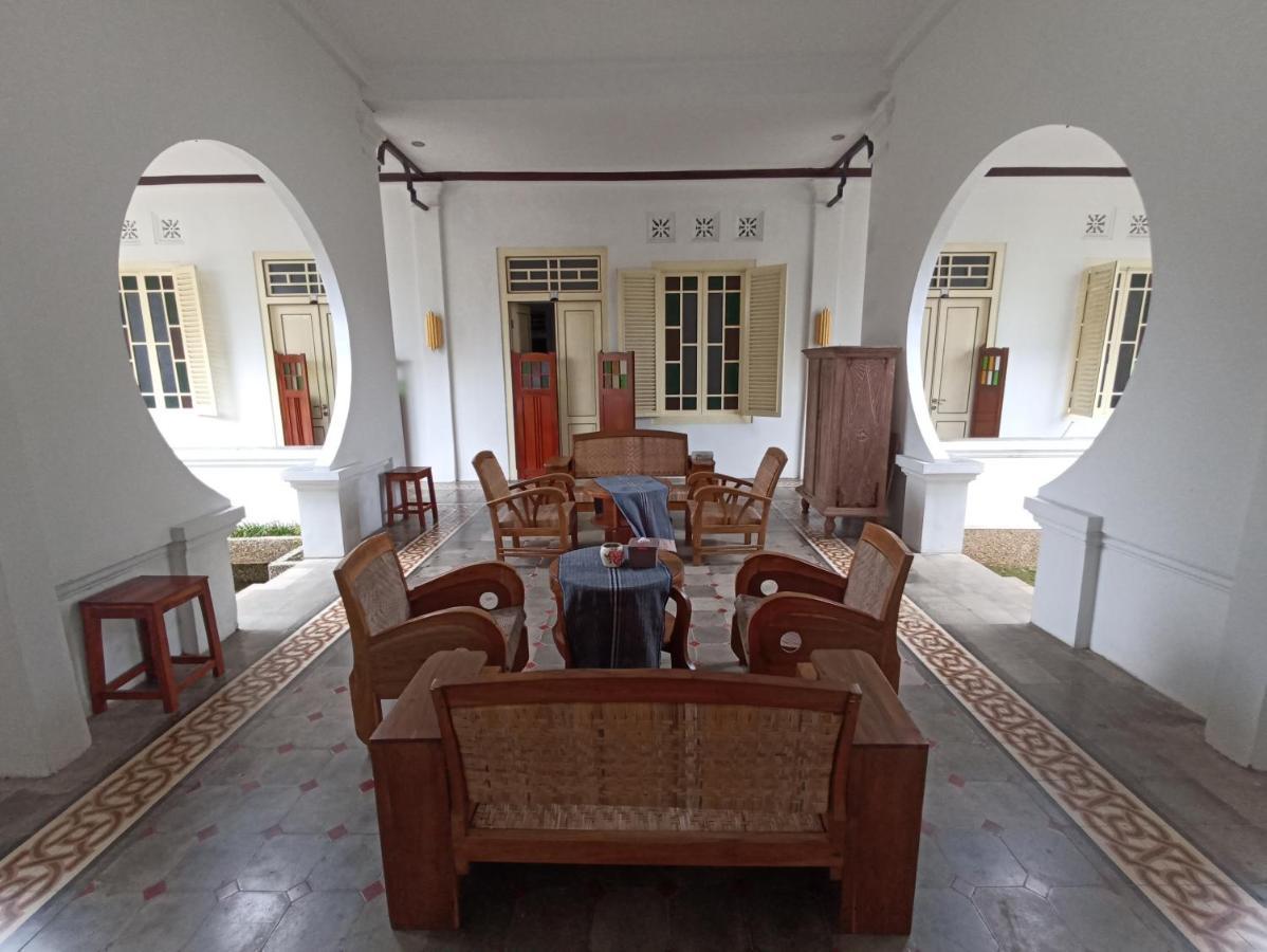 Mruyung Guest House Kota Lama Banyumas Mitra Reddoorz Zewnętrze zdjęcie